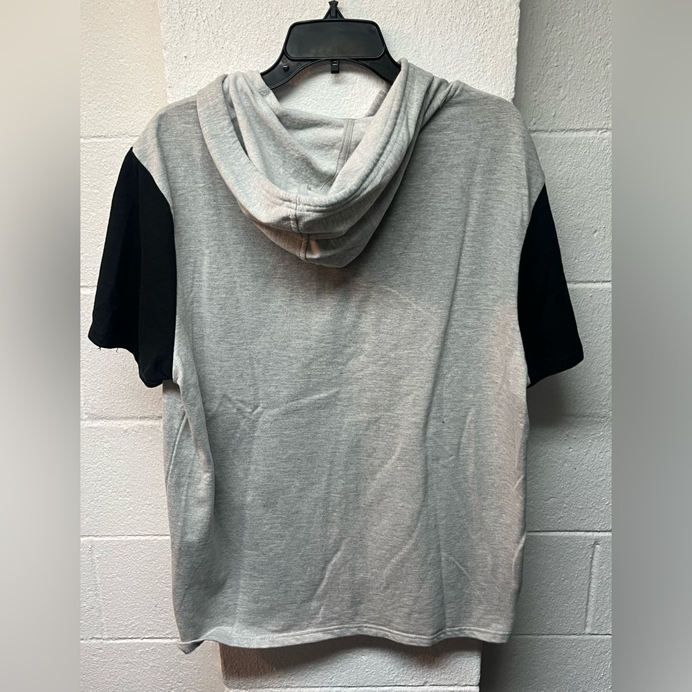 Sports top Regular Fit. Gray and Black. Size Large - Picture 4 of 4